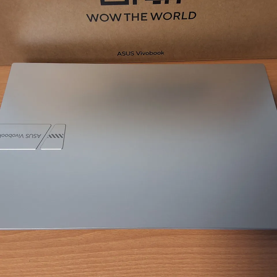 BOXED ASUS VIVOBOOK AMD R7-7730U 522GB SSD LAPTOP IN SILVER - M1502Y