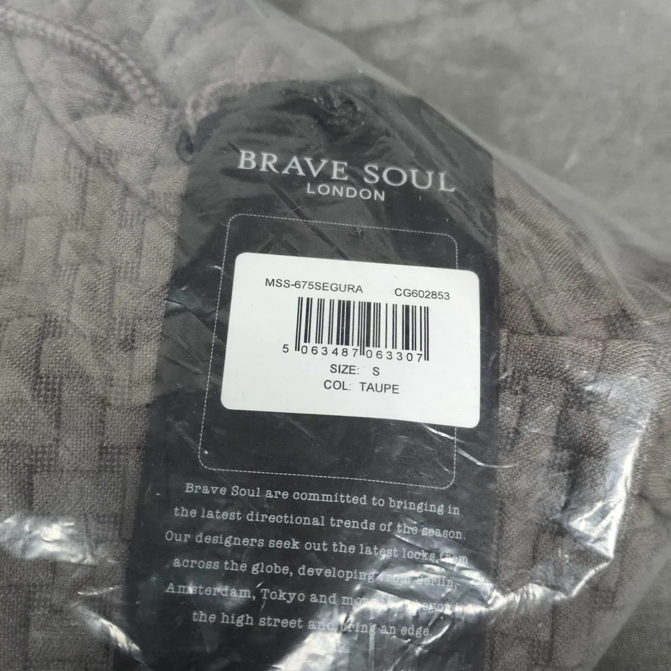 BRAVE SOUL LONDON TEXTURED HOODED JUMPER IN TAUPE – SIZE S