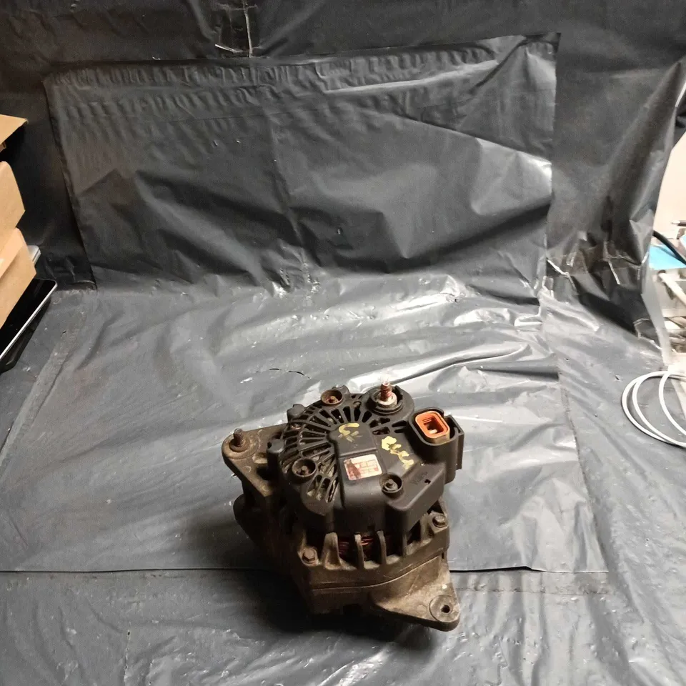 VALEO CAR ALTERNATOR – 13.5V 90A, USED