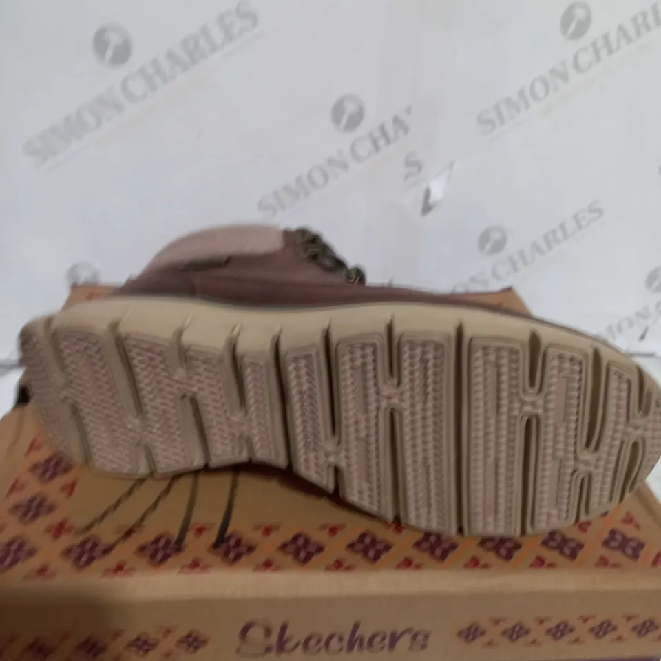 PAIR OF SKECHERS SYNERGY WARM BOOTS BROWN SIZE 6