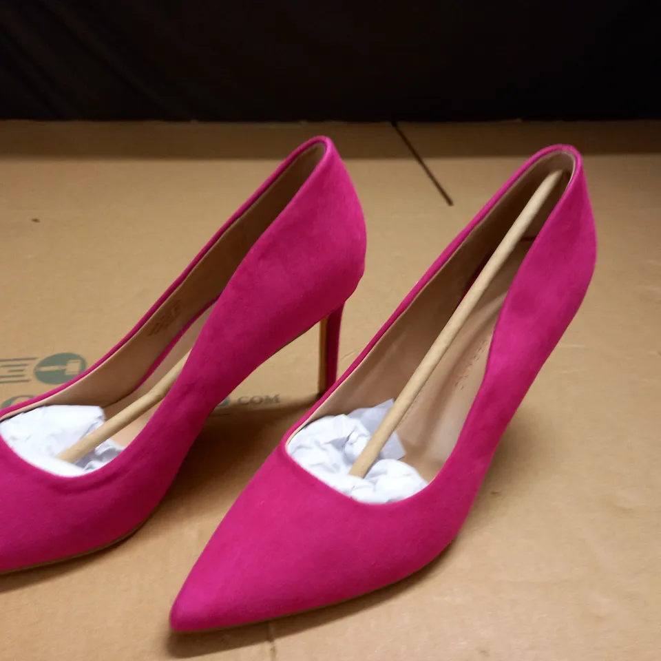 PAIR OF DOROTHY PERKINS PINK HEELED SHOES - 6