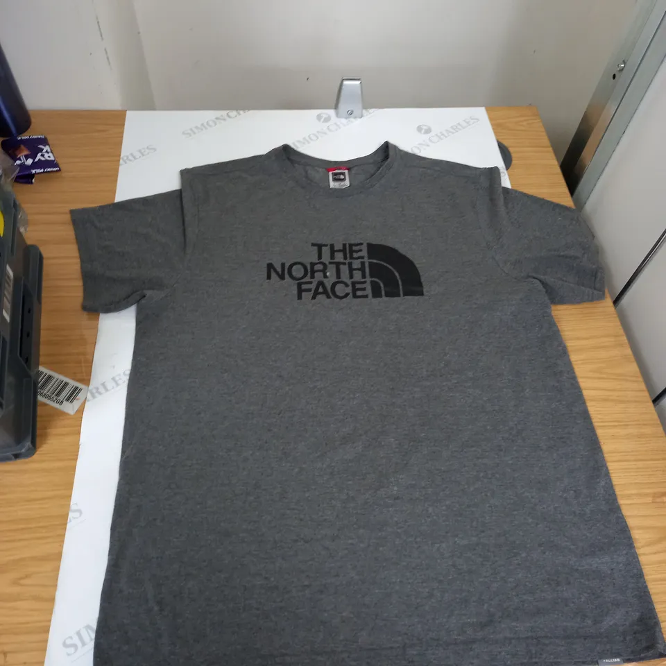 MENS BLACK AND GREY NORTH FACE T-SHIRT SIZE LAREGE