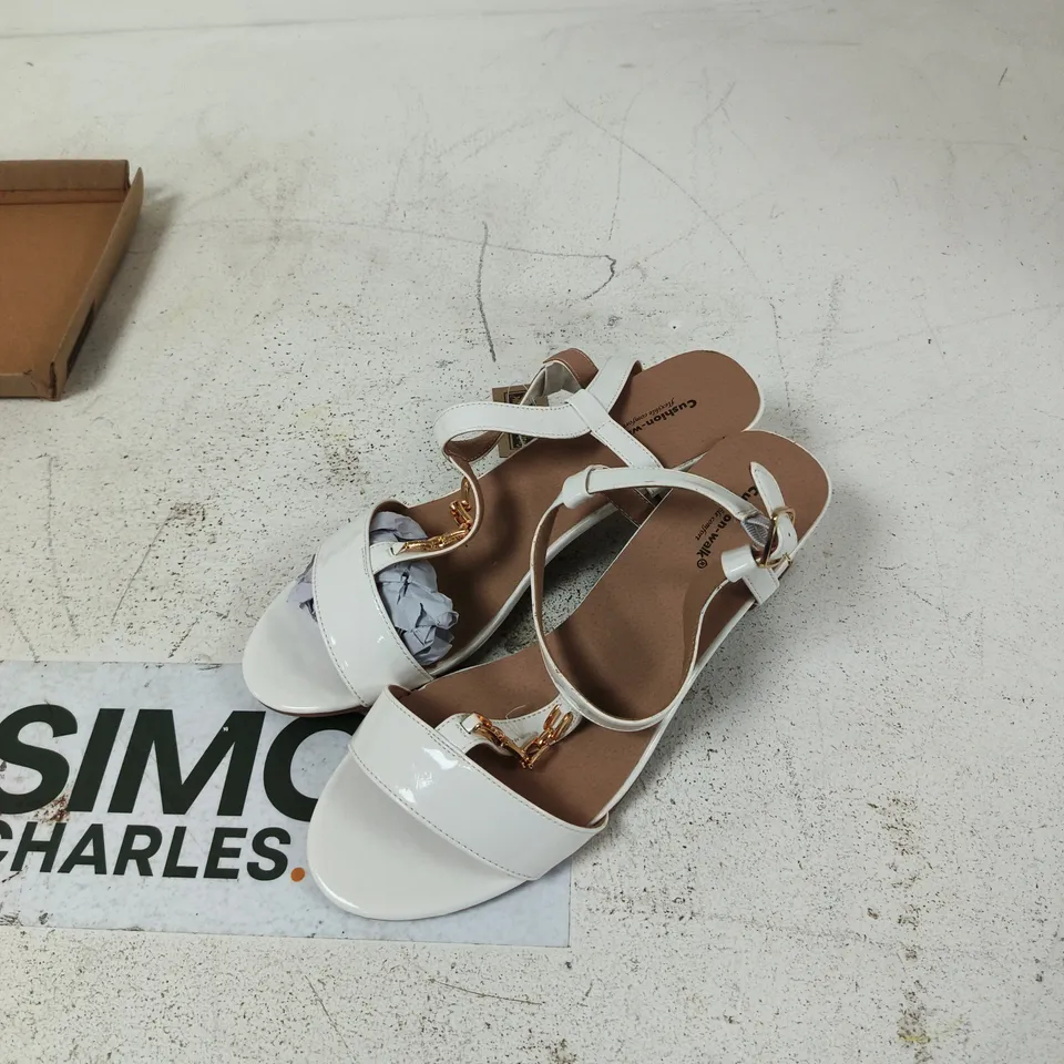 CUSHION-WALK WHITE PATENT SANDALS – UK 8 (EU 42, US 10, EEE WIDTH)