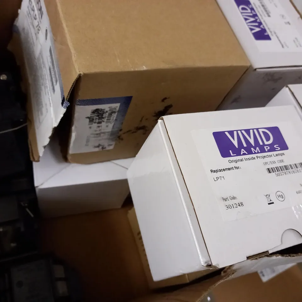 LOT OF APPROX 12 ASSORTED PROJECTOR BULBS