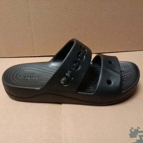 UNBOXED PAIR OF CROCS BAYA PLATFORM SANDAS IN BLACK - W8