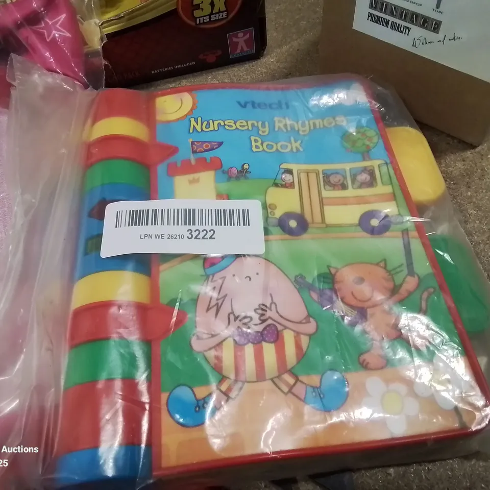 BOX CONTAINING APPROXIMATELY 10 TOYS TO INCLUDE: DOG TOY, DRESS UP SETS, WICKED FUNKO POCKET POP, STREET FIGHTER FIGURE, GOO JIT ZU  FIGURE ETC.