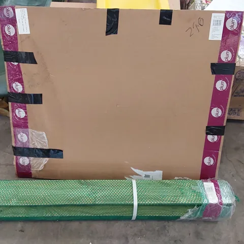 LOT TO INCLUDE PLUM DISCOVERY EASEL PLEXI PACK AND WOOD PACK 1 (2 ITEMS)