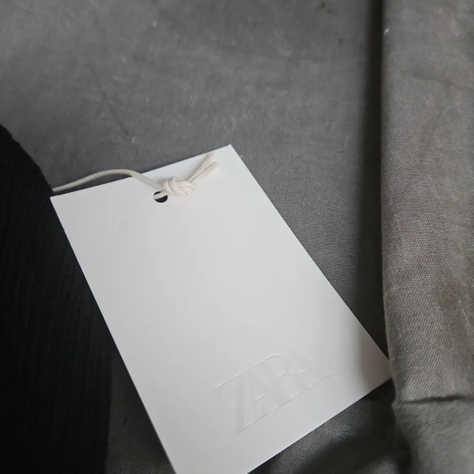 ZARA BLACK KNIT BEANIE WITH FRONT LOGO PATCH