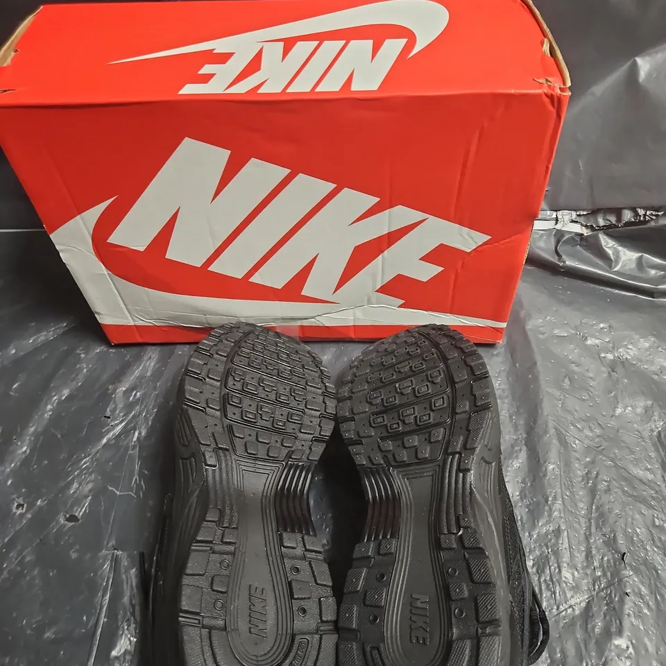 NIKE P-6000 BLACK SNEAKERS – UK 9 (EU 44)