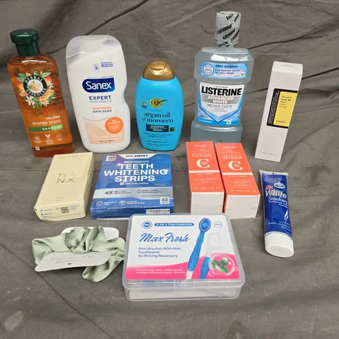 APPROX 12 ASSORTED BEAUTY PRODUCTS TO INCLUDE SANEX BATH, SOAK, LISTERINE MOUTHWASH, HANX CONDOMS, ETC