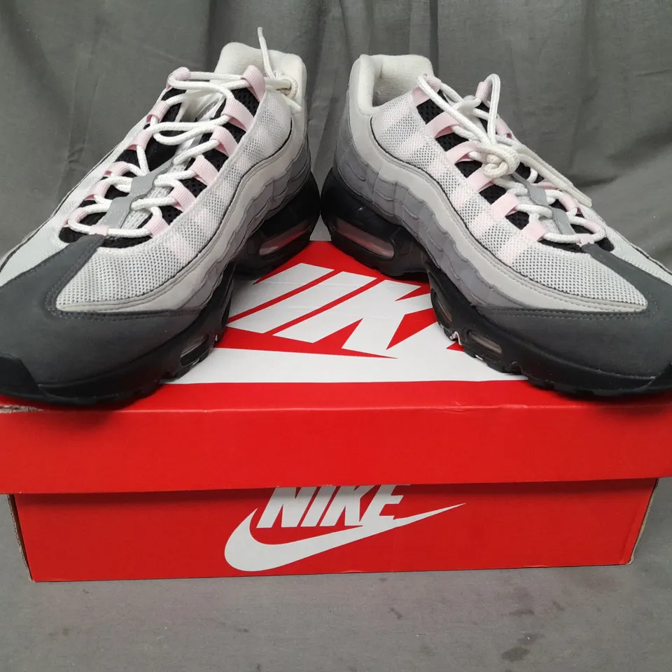 BOXED PAIR OF NIKE AIR MAX 95 SHOES IN GREY/PINK UK SIZE 11.5