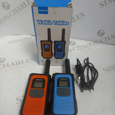 BOX OF TWO WALKIE TALKIES ORANGE AND BLUE