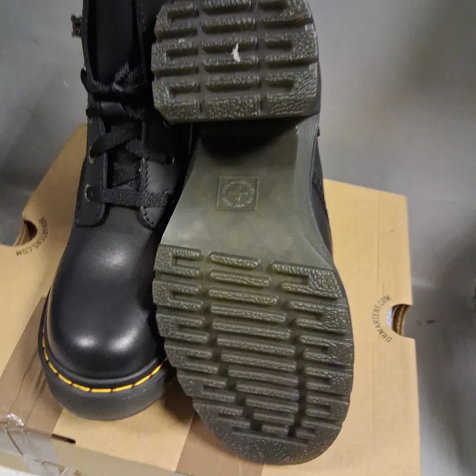 BOXED DR MARTENS JESY BLACK SENDAL SIZE 5