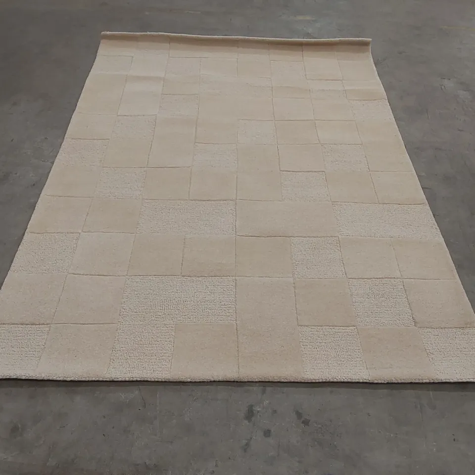 QUALITY DESIGNER AREA RUG - APPROXIMATELY 230 x 159cm