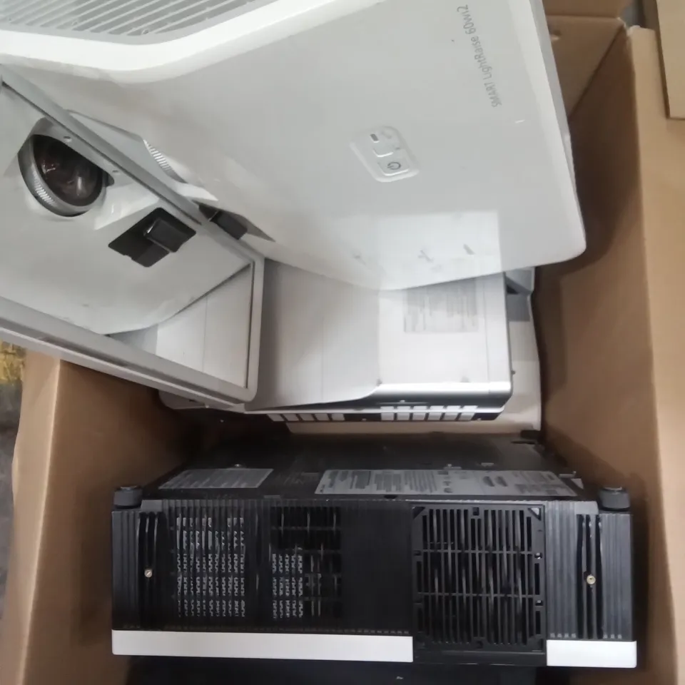 BOX OF APPROXIMATELY 5 PROJECTORS 