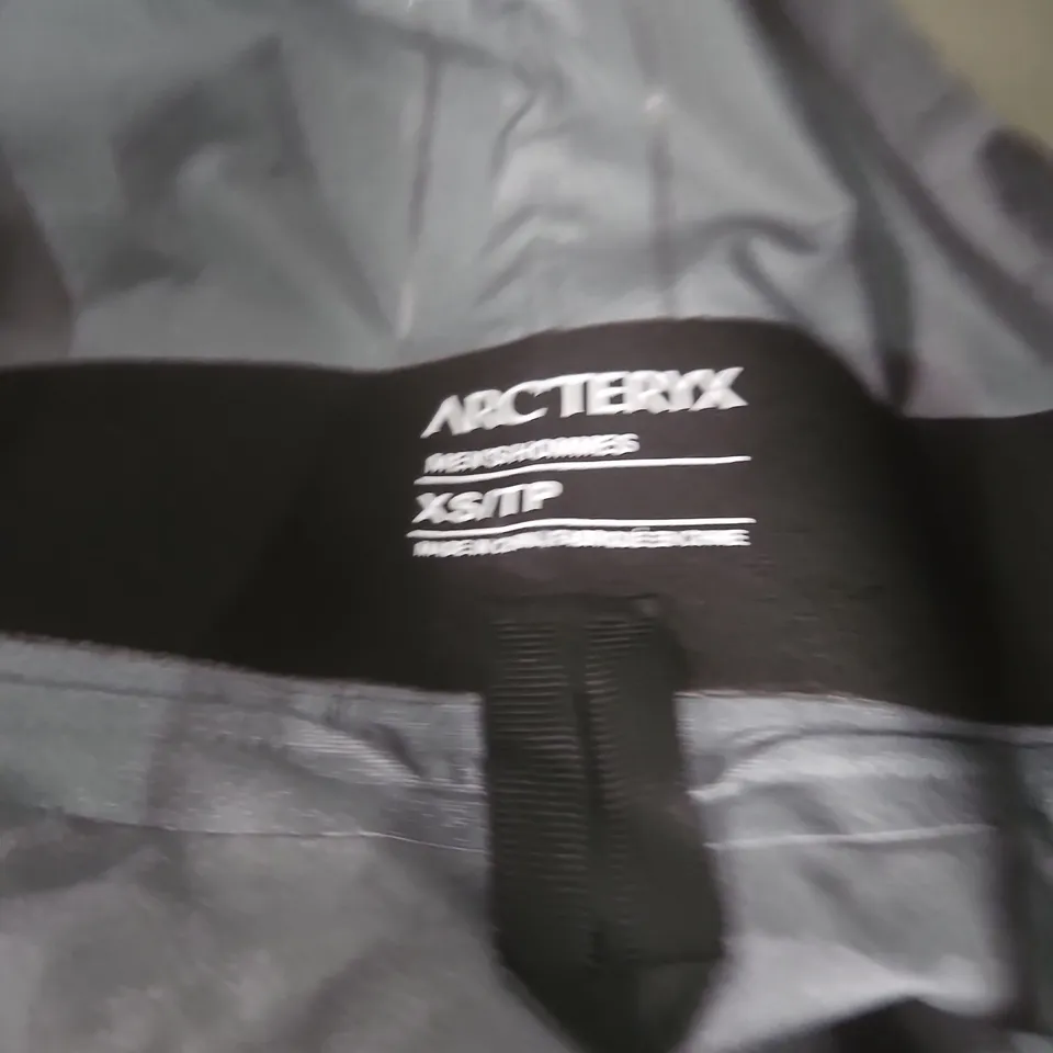 ARC'TERYX HOODED JACKET – LIGHTWEIGHT OUTERWEAR (UK XS)
