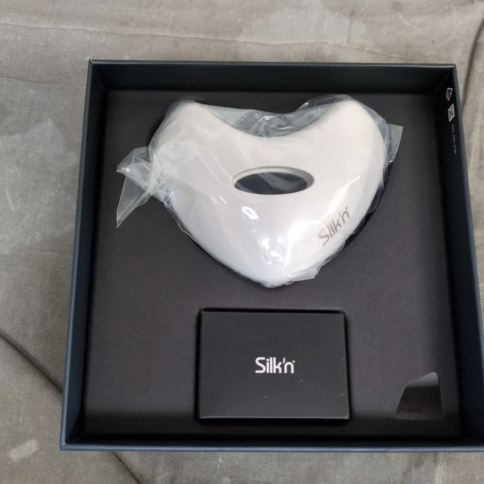 SILK'N LUMILIPS LED LIP MASK – BOXED