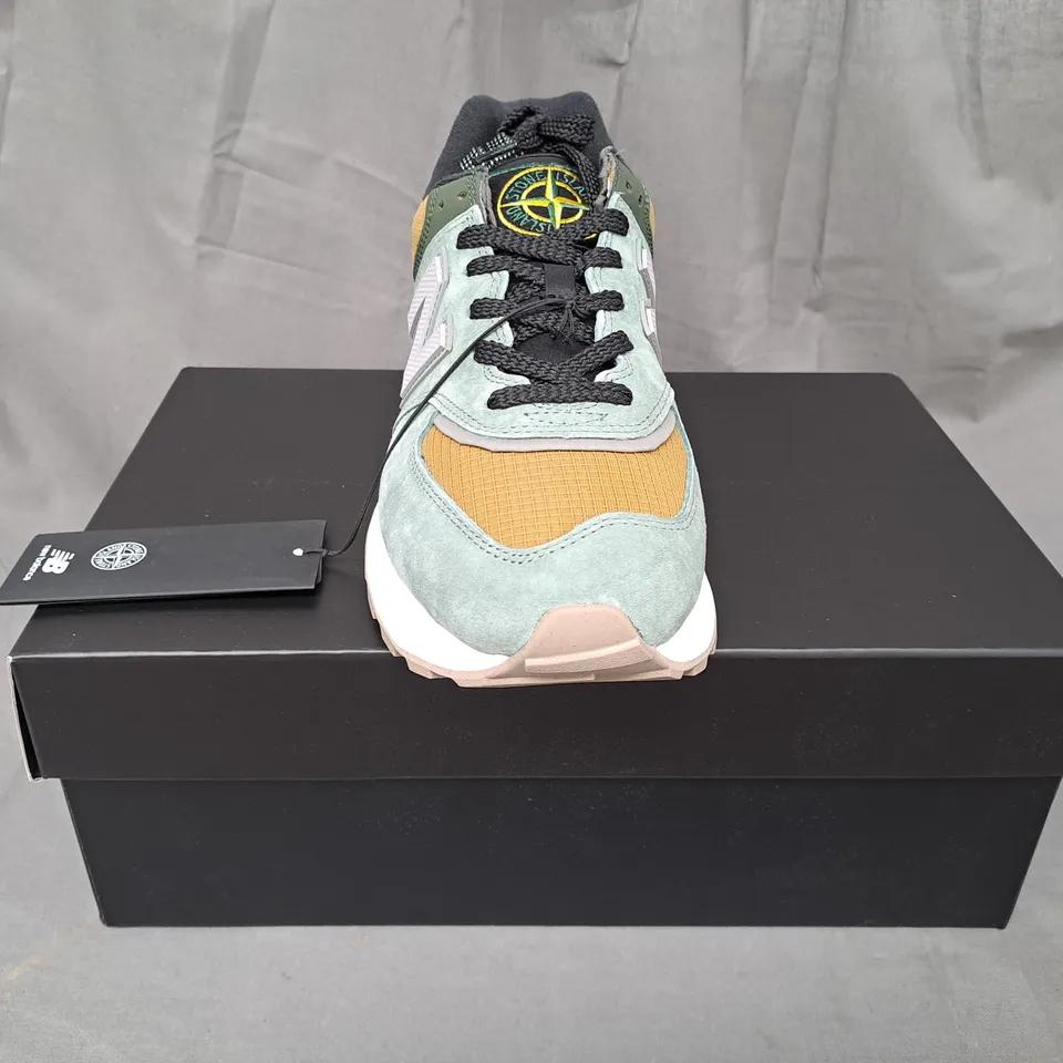 BOXED PAIR OF NEW BALANCE STONE ISLAND SHOES IN GREEN/DIRTY GOLD UK SIZE 8