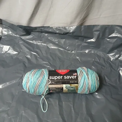 BOX OF APPROXIMATELY 15 ASSORTED HOUSEHOLD ITEMS INCLUDING SUPER SAVER WOOL , PATTERNED WALLPAPER AND TOWEL BALE 