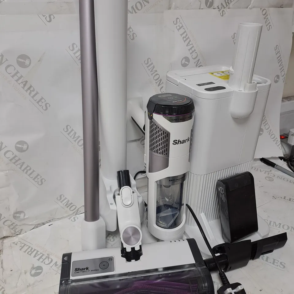 SHARK DETECT PRO 1.3L AUTO EMPTY VACUUM CLEANER IW3510UK