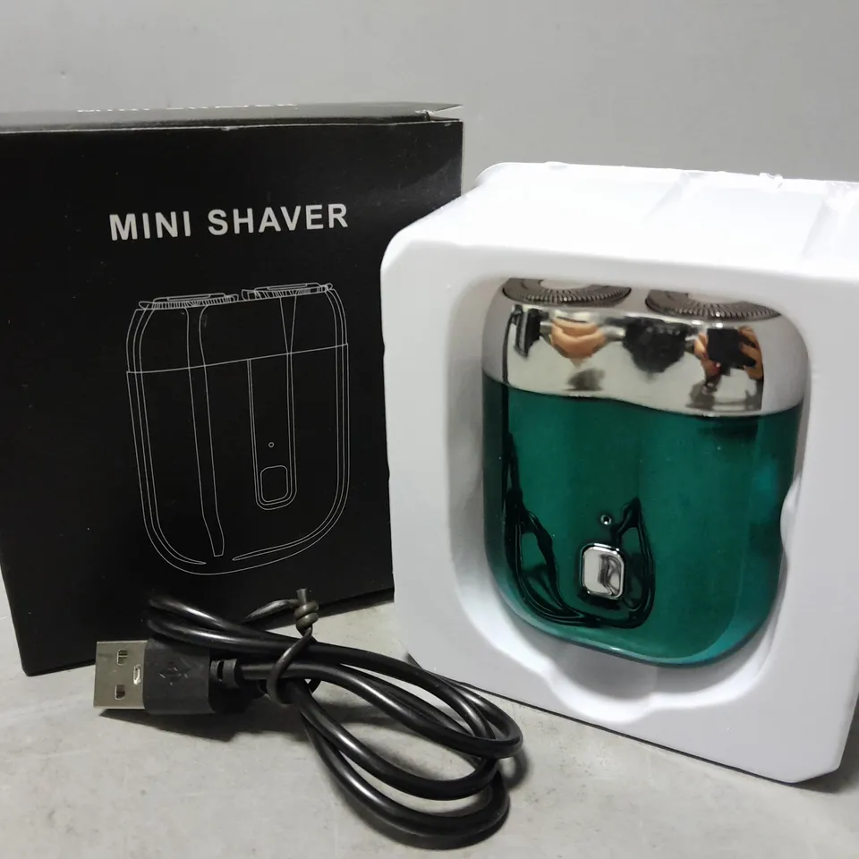 5 BOXED MINI SHAVERS 