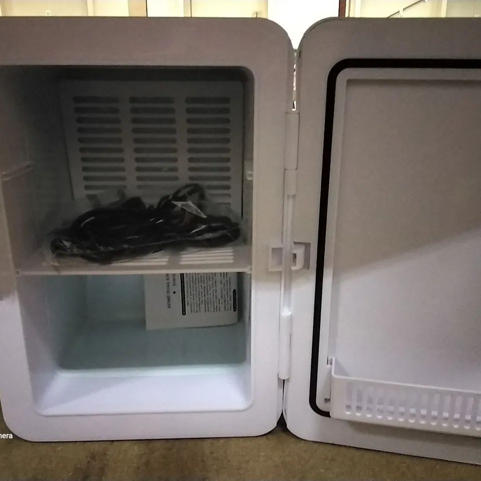 WHITE MINI FRIDGE (TYPE:SN)