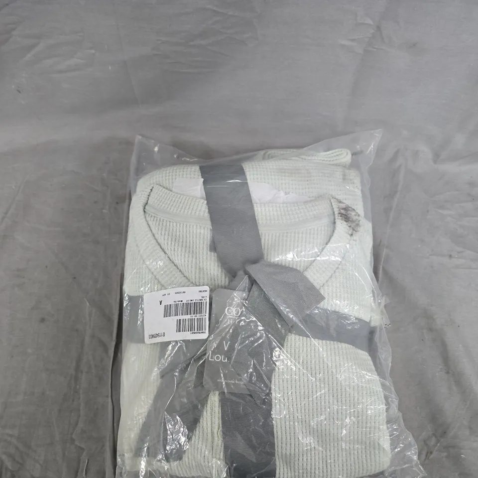 BOX OF APPROXIMATELY 25 HOUSEHOLD ITEMS TO INCLUDE: HOMEDICS SPEAKER, AQUA FACIAL DEVICE AND WAFFLE PYJAMAS