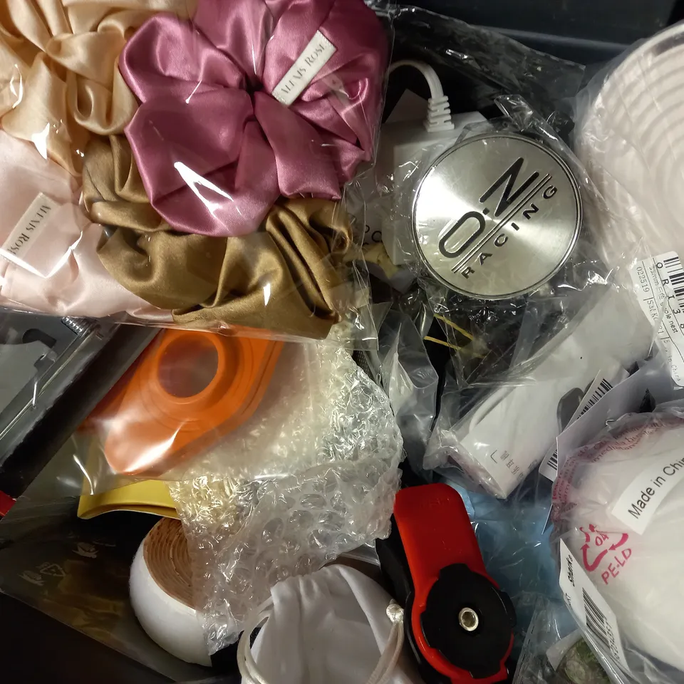 ASSORTED HOUSEHOLD ITEMS 
