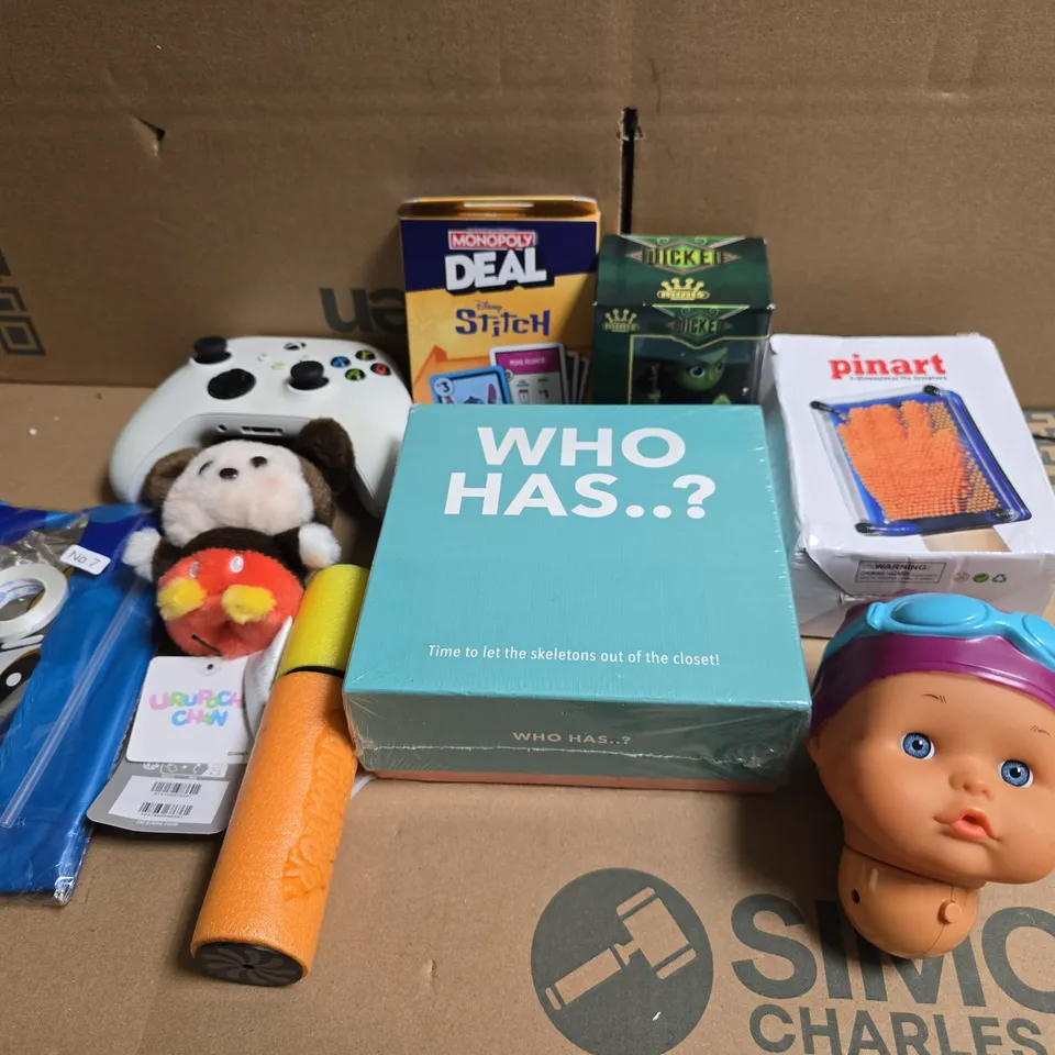 APPROXIMATELY 10 ASSORTED TOYS & GAMES PRODUCTS TO INCLUDE PINART, WICKED AND STITCH