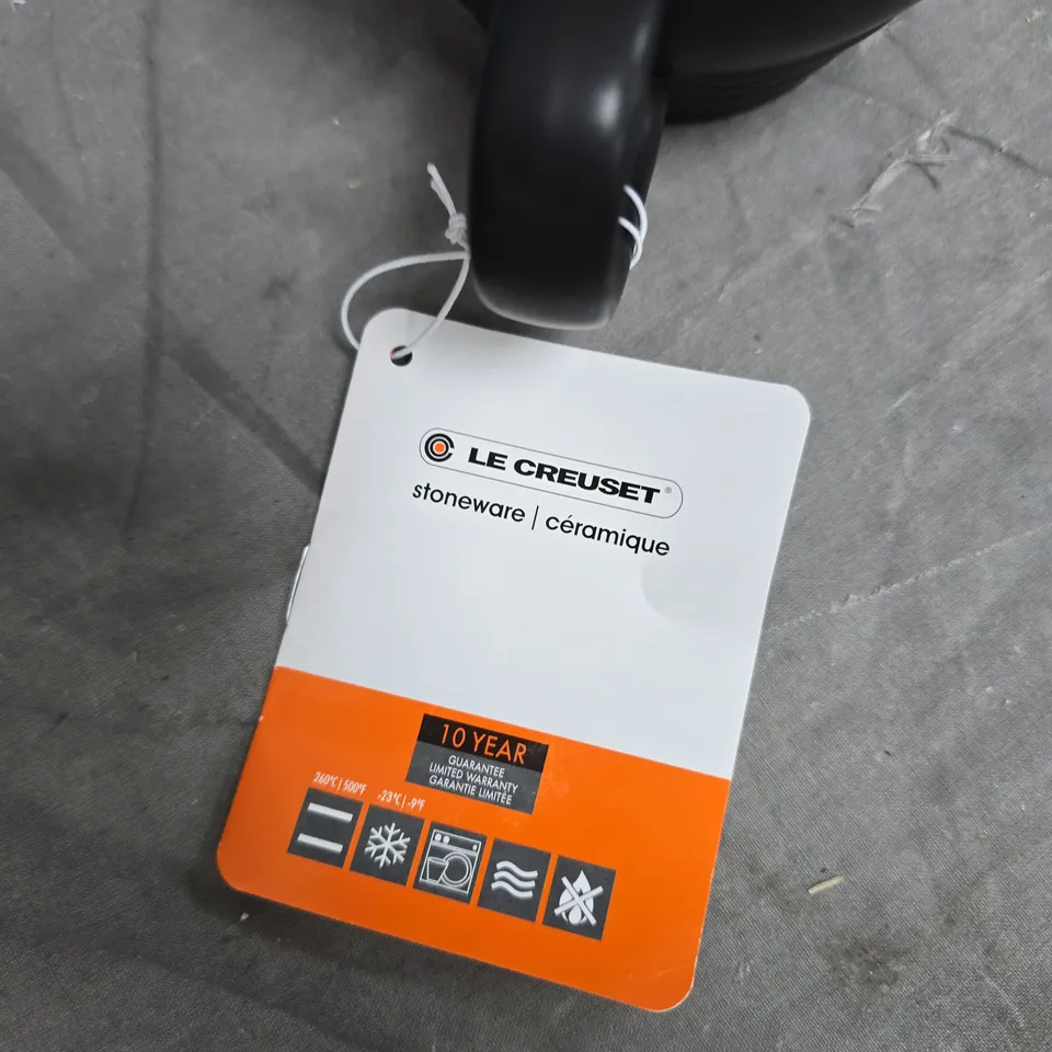 LE CREUSET STONEWARE MUG – BLACK EXTERIOR, CREAM INTERIOR