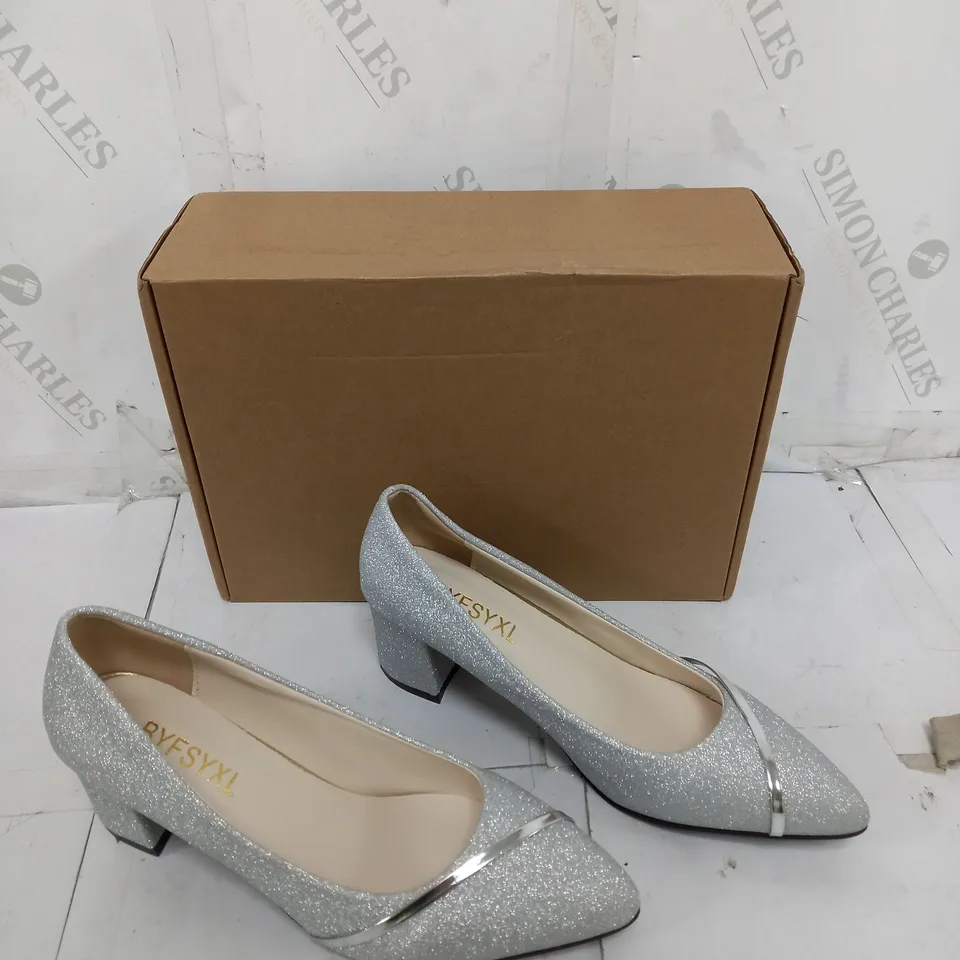 BOXED PAIR OF BYFSYXL GLITTER SILVER HEEL PUMPS SIZE 40