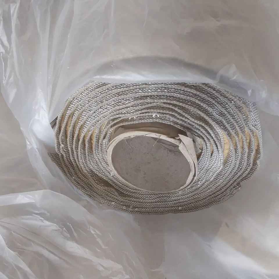 ROLL OF QUALITY TARTANESQUE GLEN LYON CARPET - APPROXIMATELY 5.7 x 4m
