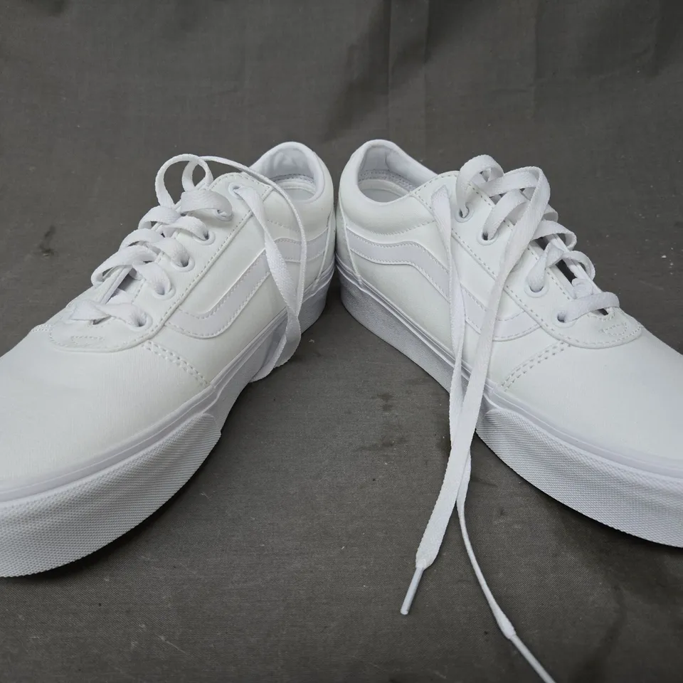 BOXED PAIR OF VANS SHOES IN WHITE UK SIZE 8