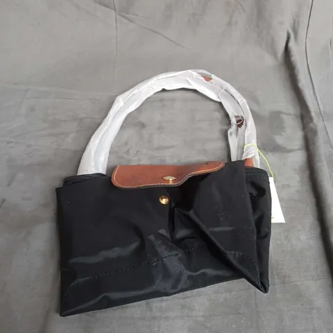 LONGCHAMP FOLDABLE TRAVELBAG IN BLACK