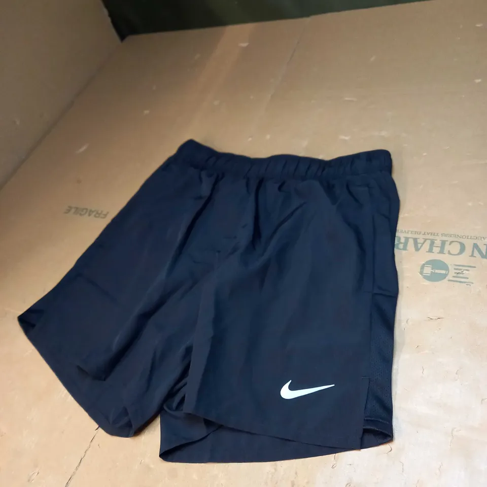 NIKE CASUAL SHORTS SIZE S