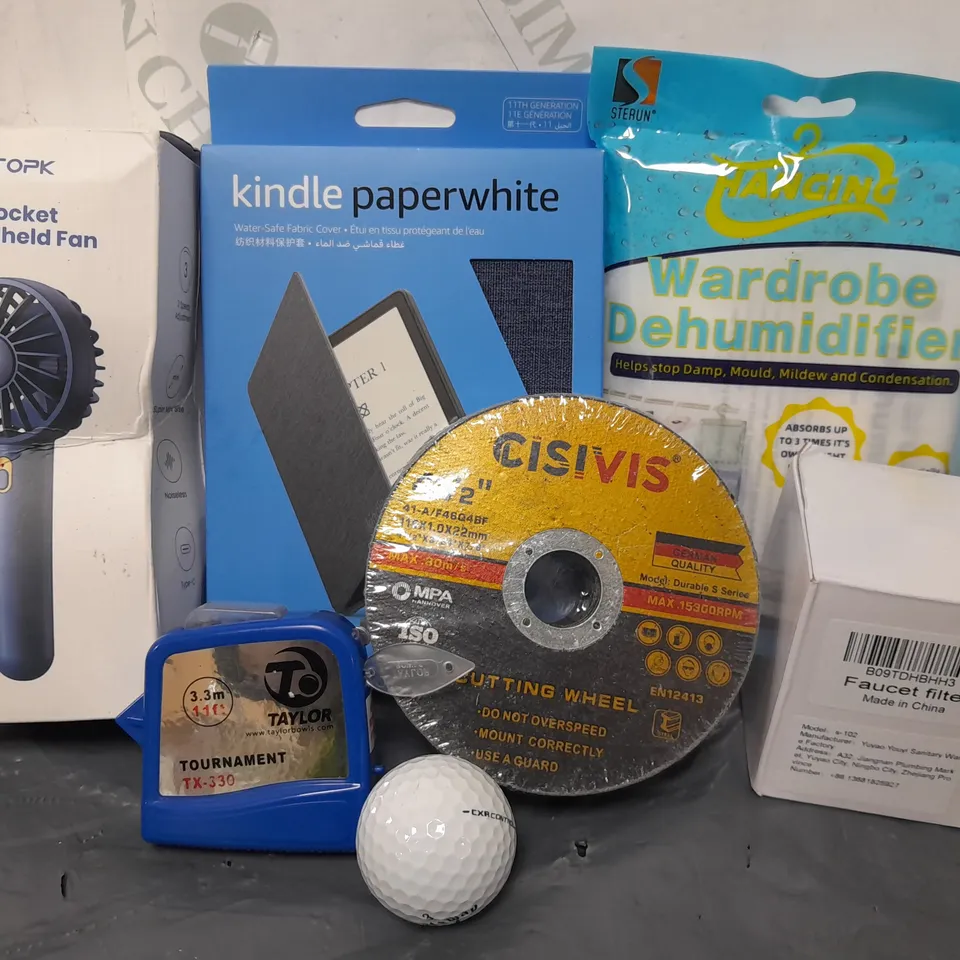 APPROXIMATELY 15 ASSORTED HOUSEHOLD ITEMS TO INCLUDE CISIVIS CUTTING WHEEL, KINDLE PAPERWHITE FABRIC CASE, POCKET HANDHELD FAN, ETC