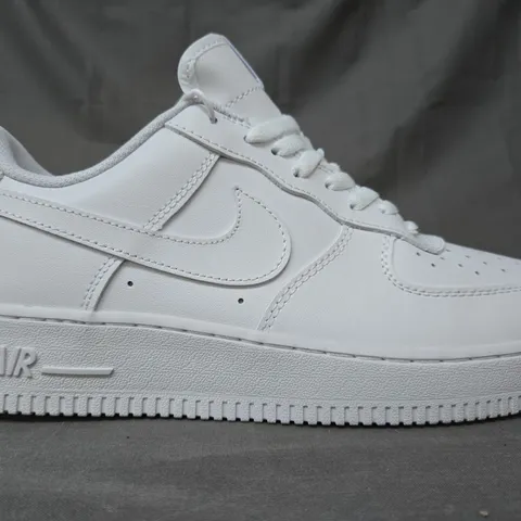 PAIR OF NIKE AIR FORCE 1 SHOES IN WHITE UK SIZE 8.5