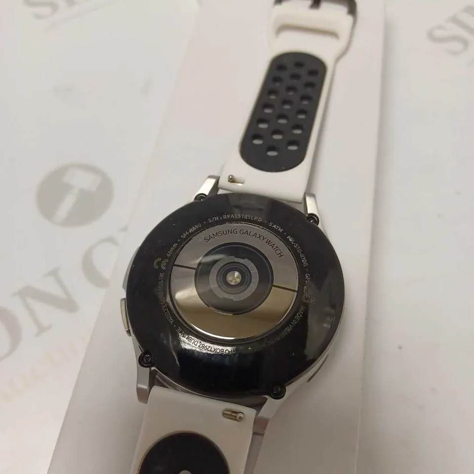 SAMSUNG GALAXY WATCH 4