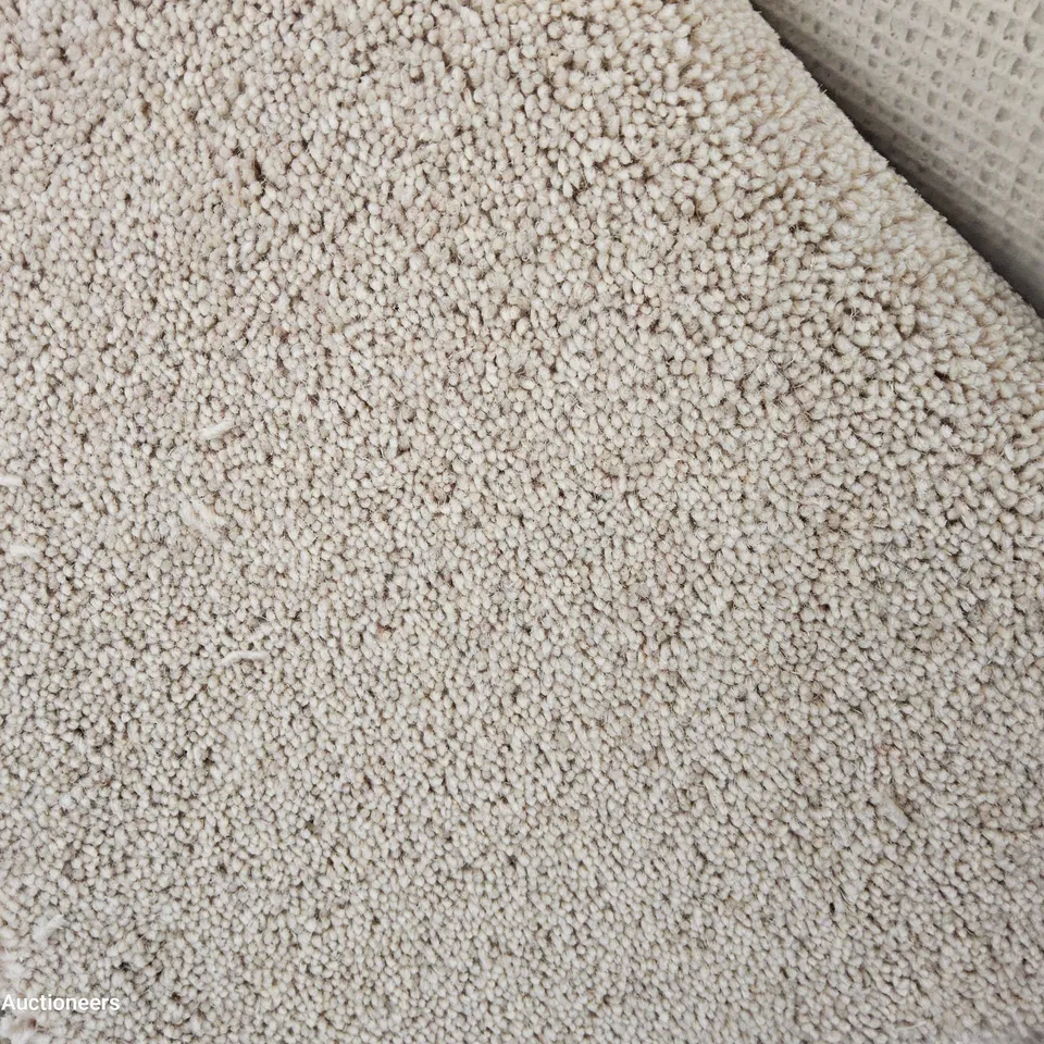 ROLL OF QUALITY BURFORD TWIST ELITE 50 SIGNET CARPET APPROXIMATELY 4M × 5.7M