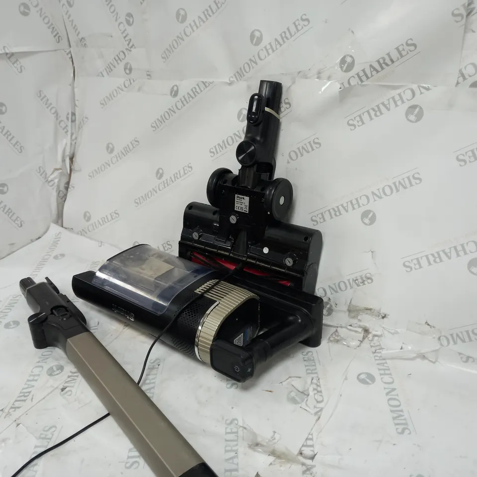 SHARK STRATOS CORDLESS VACUUM IZ400UKT