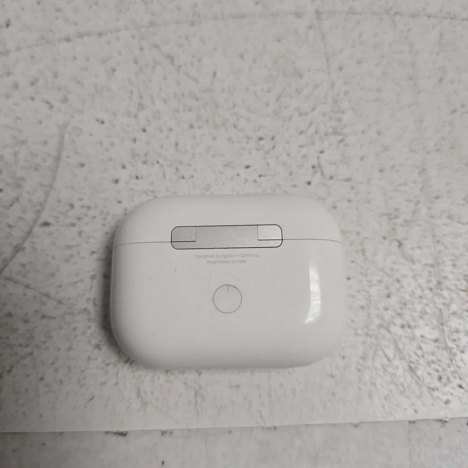 APPLE AIRPODS WITH CHARGING CASE – WHITE