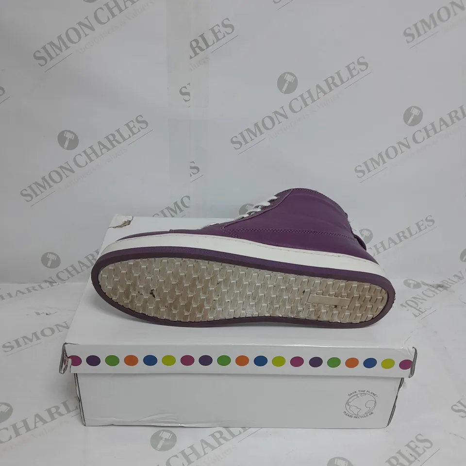 UNBOXED PAIR OF ADE LEATHER TOP TRAINER PURPLE BOOT SIZE 5