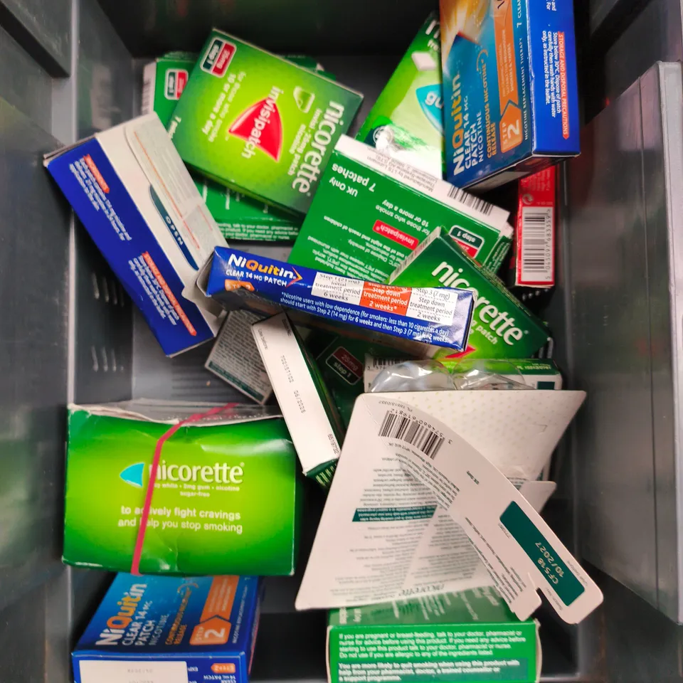 APPROXIMATELY 15 ASSORTED SMOKING PREVENTION AIDS TO INCLUDE NICORETTE GUM, NIQUITIN PATCHES, NICOTINELL LOZRNGES, ETC