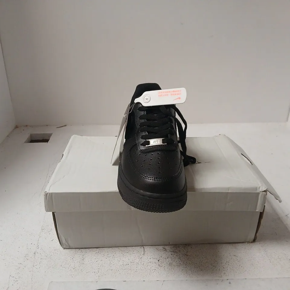 NIKE WOMENS AIR FORCE 1 '07 UK 5.5