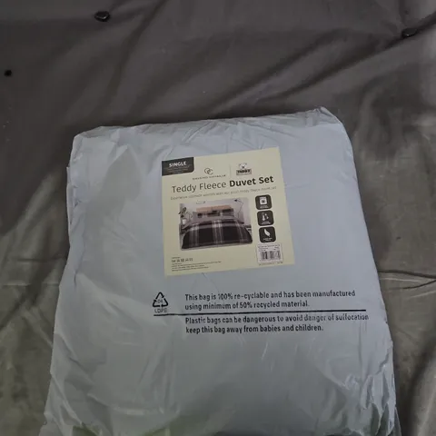 TEDDY FLEECE DUVET SET – SINGLE (DUVET COVER 135 X 200 CM, PILLOWCASE 50 X 75 CM)