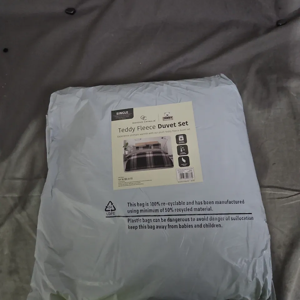 TEDDY FLEECE DUVET SET – SINGLE (DUVET COVER 135 X 200 CM, PILLOWCASE 50 X 75 CM)