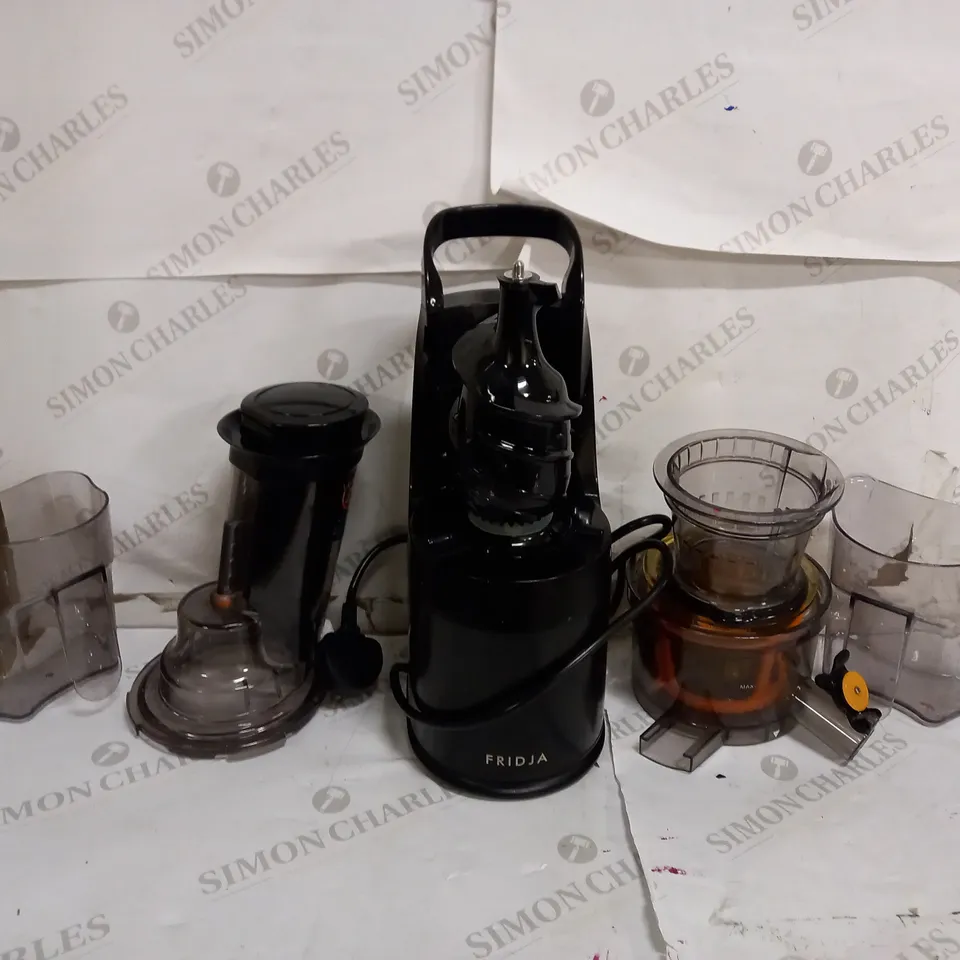 FRIDJA MASTICATING JUICER - BLACK (F1900)