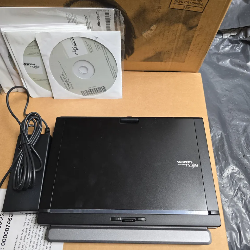 FUJITSU LIFEBOOK P1610 LAPTOP – BLACK