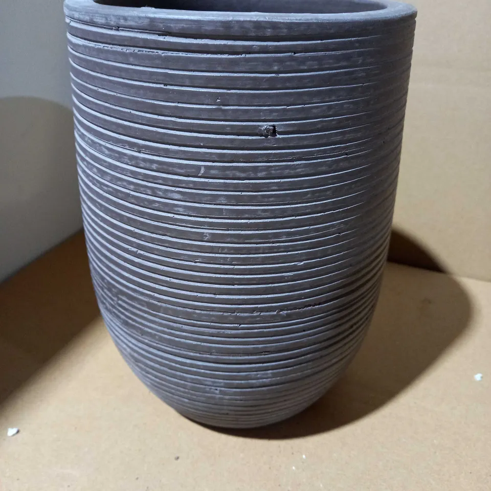 BAY CERAMIC RIBBED VASE