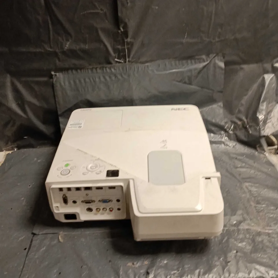 NEC PROJECTOR – WHITE